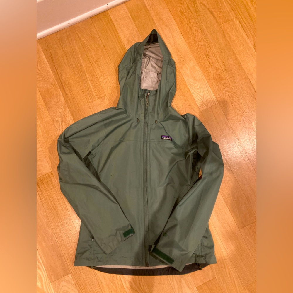 Olive green Patagonia rain jacket (I think Torrent) Size M